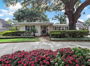 135 E Circuit Dr, Beaumont, TX 77706