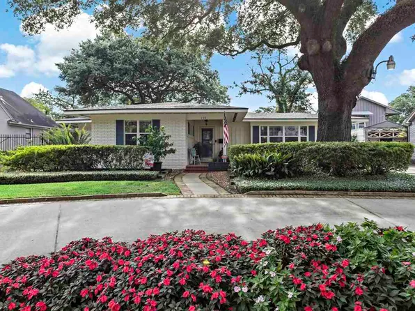 135 E Circuit Dr, Beaumont, TX 77706