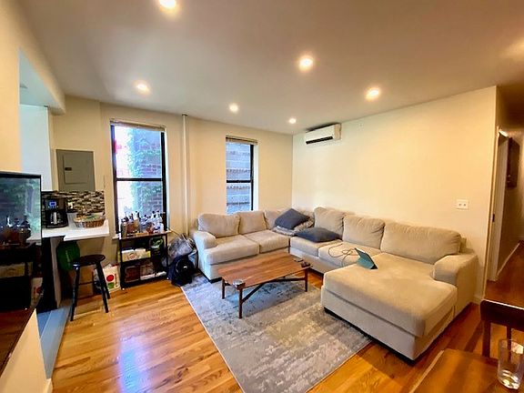 2nd image of 3022 31st St APT 3