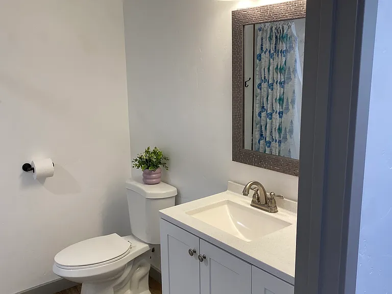 201 S Country Club Dr #BASEMENT — Photo 11