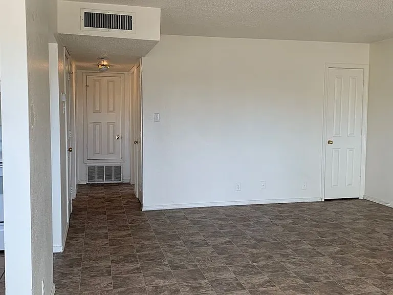 370 Atrisco Dr SW — Photo 6