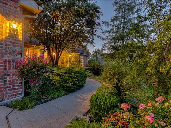 2nd image of 2717 Amesbury Lake Dr