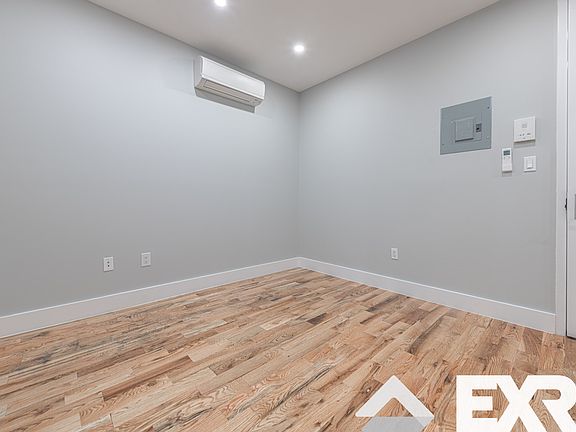 3rd image of 1048 Morris Ave APT 2R