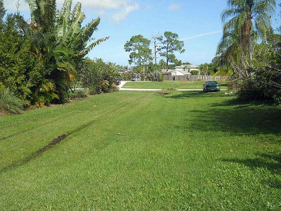 3rd image of 398 NE Solida Cir