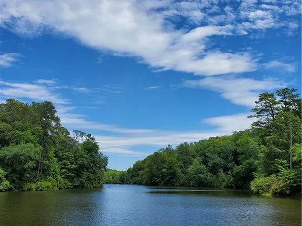 Lynn Lake Ct, Barhamsville, VA 23011