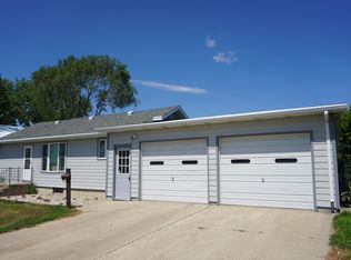 224 W 6th Ave, Redfield, SD 57469