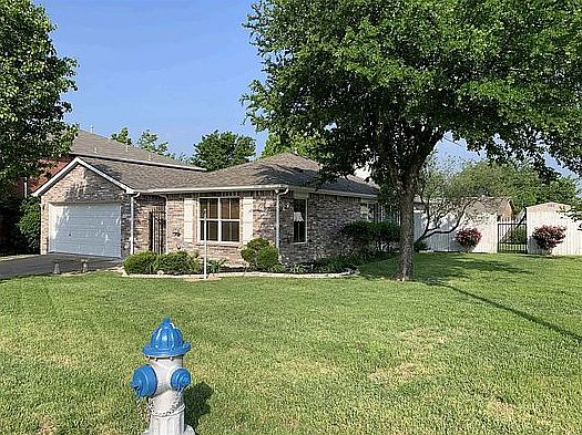 2nd image of 105 Southwood Dr