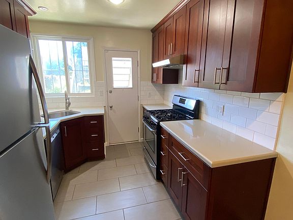 3rd image of 2851 Gough St