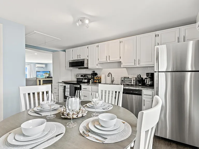 911 Ocean Blvd #10 — Photo 23