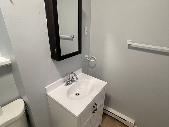 4th image of 142 Dove St Floor 1