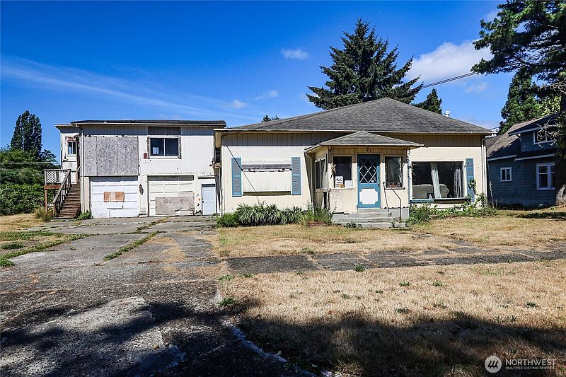 2nd image of 816 6th Street