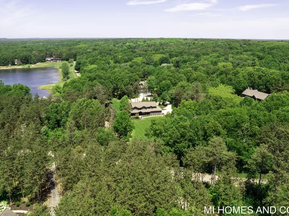 6413 Sand Castle Dr, Holland, MI 49423