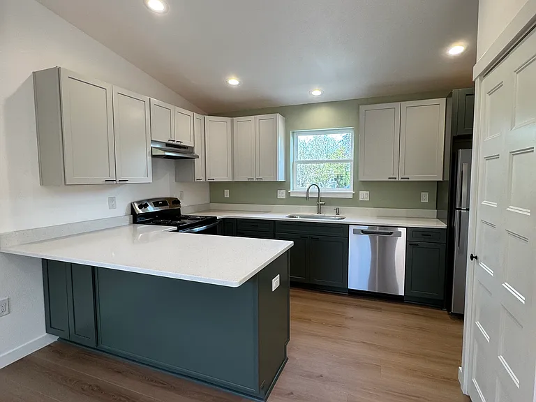 524 Frederick St SE — Photo 4