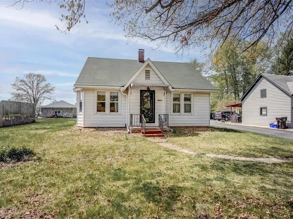 6412 Godfrey Rd, Godfrey, IL 62035