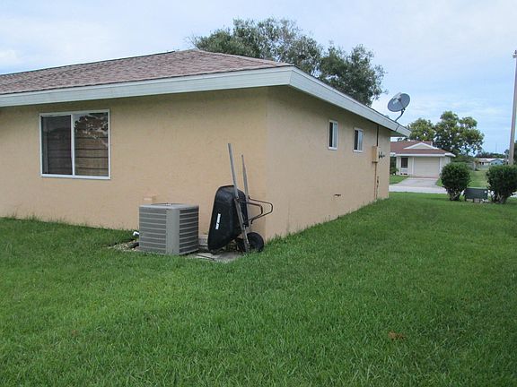 3rd image of 1612 SE Cascella Court