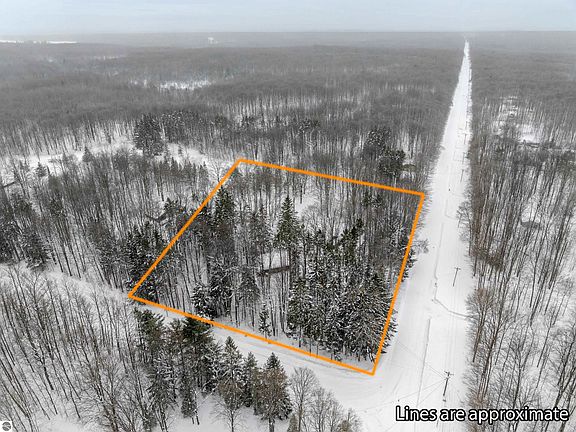 3rd image of 8460 Covert Rd NE