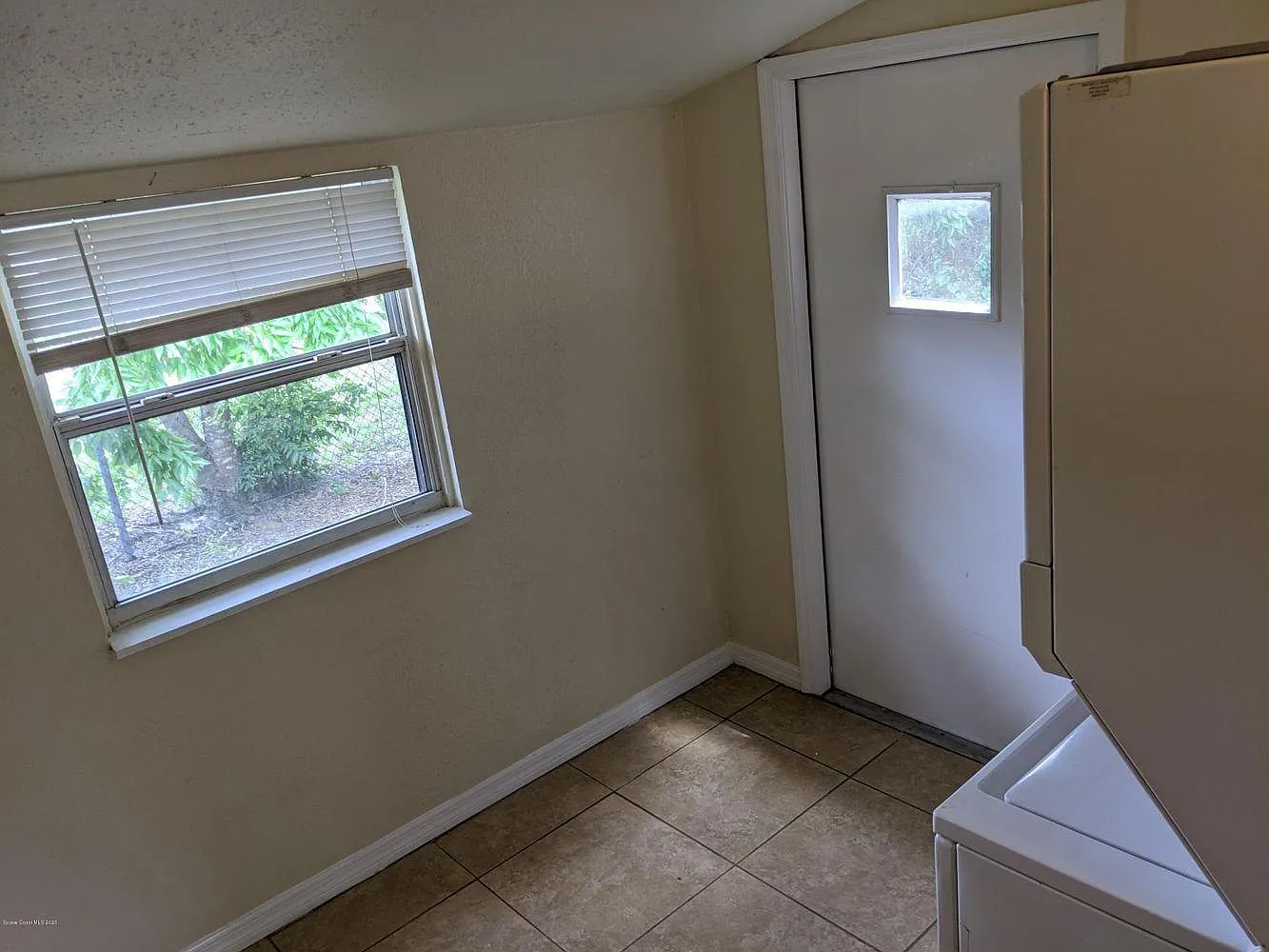 2 bed, 900 sqft, $1,400 — Photo 3