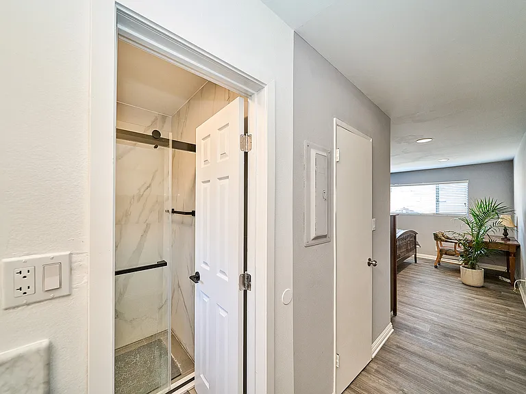 216 N Alhambra Ave #B — Photo 17