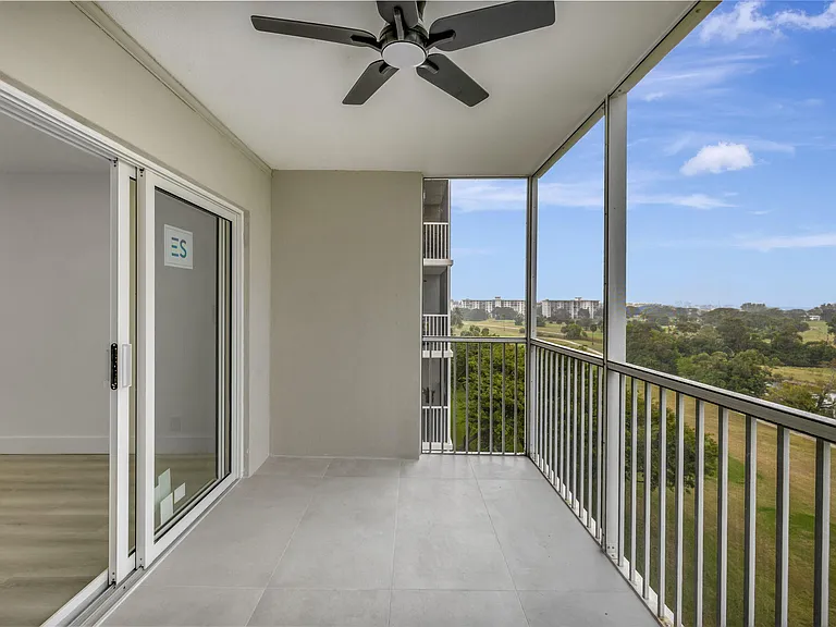 3050 N Palm Aire Dr #704 — Photo 28
