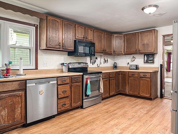 2nd image of 733 Long COURT