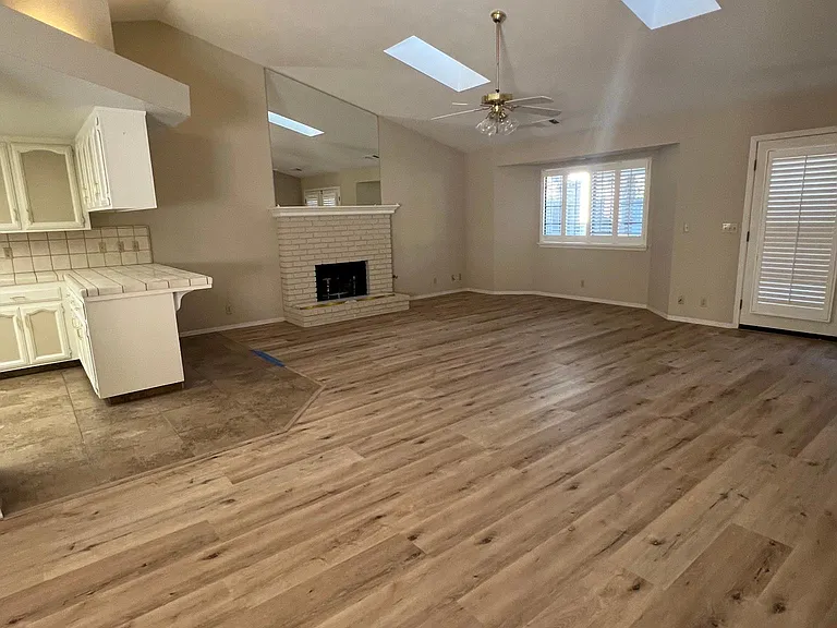 4940 W Grove Ave — Photo 1