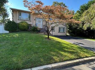 34 Colorado Ave, Bay Shore, NY 11706