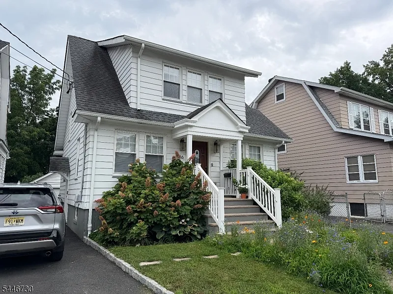 3 bed, 1.5 bath, $4,500 — Photo 2