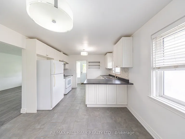 1118 Athol St #MAIN — Photo 11