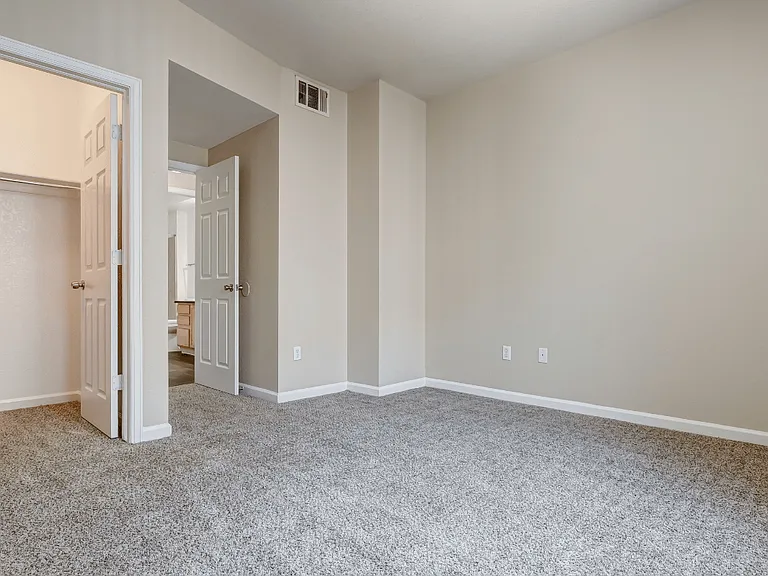 The Berkeley Apartments — Photo 13