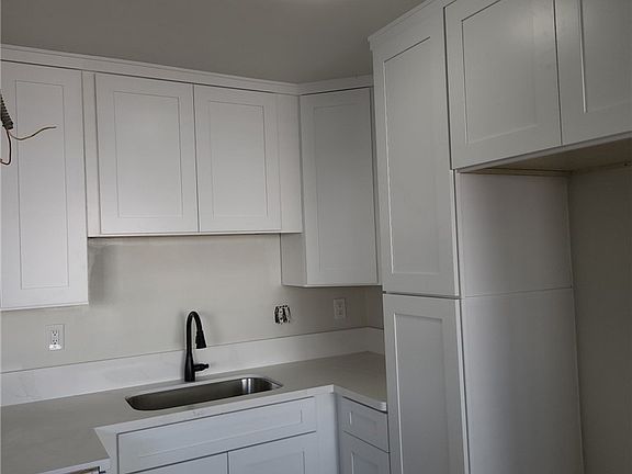 2nd image of 2844 Ardmore Ave #4