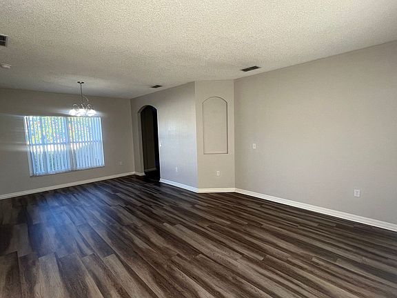 3rd image of 954 Nancy Ct