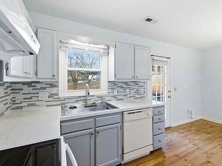 830 Vine St — Photo 5