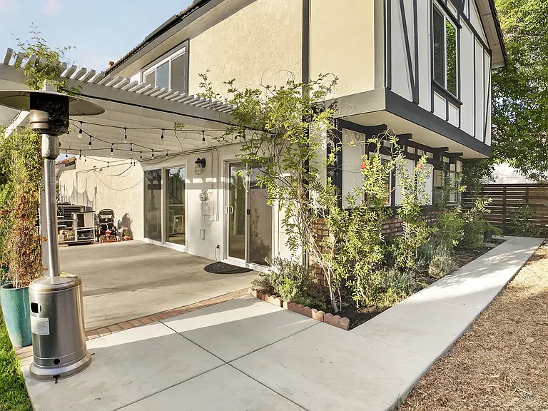 655 W Ontario Ave — Photo 63