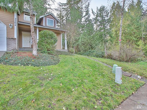 3rd image of 2204 Crestwood Pl NW