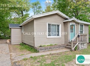 3233 Sanford St, Muskegon Heights, MI 49444