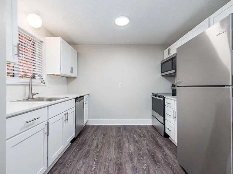 Northside Manor Apartments — Photo 1