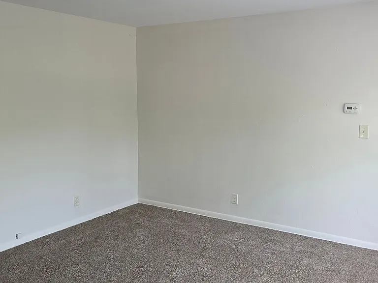 819 John St — Photo 2