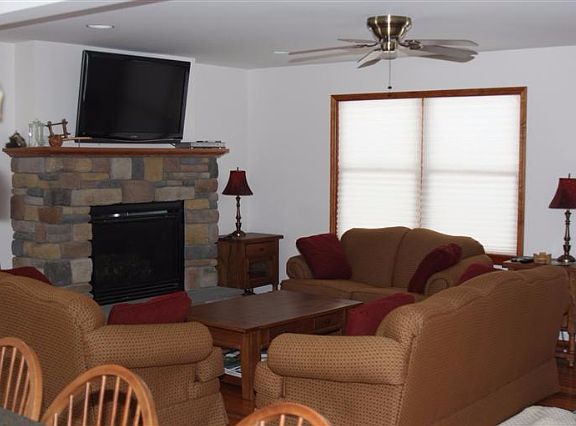 5th image of 240 Larchwood Ln