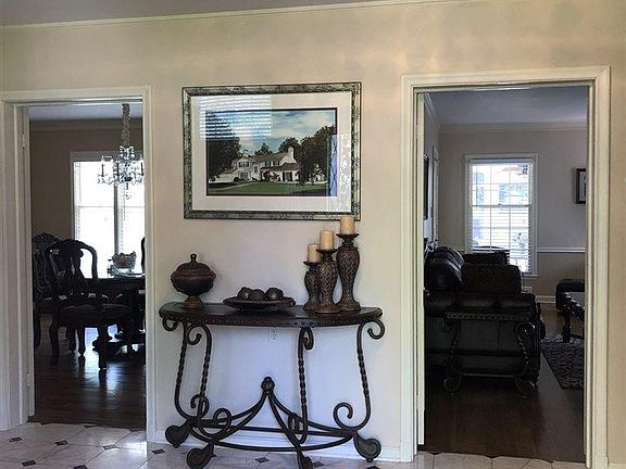 3rd image of 325 Hyde Park Dr