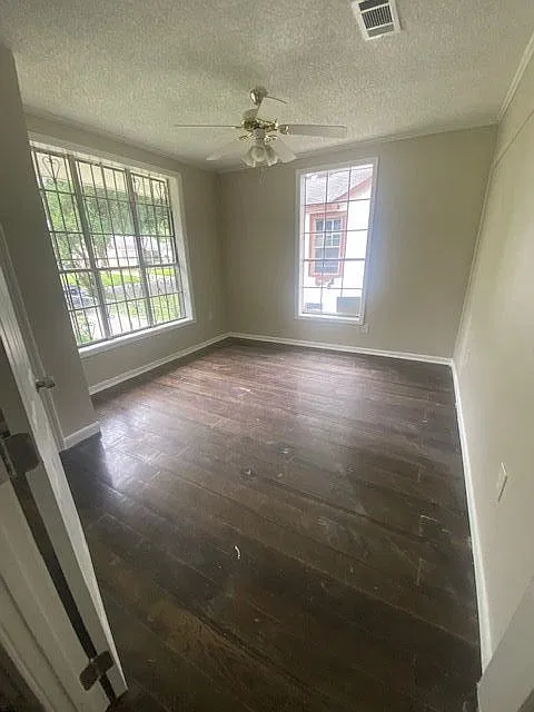 4 bed, 2.0 bath, 1200 sqft, $1,250 — Photo 4