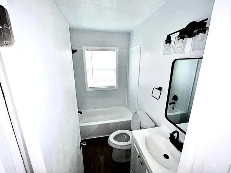 1058 Combs St — Photo 5