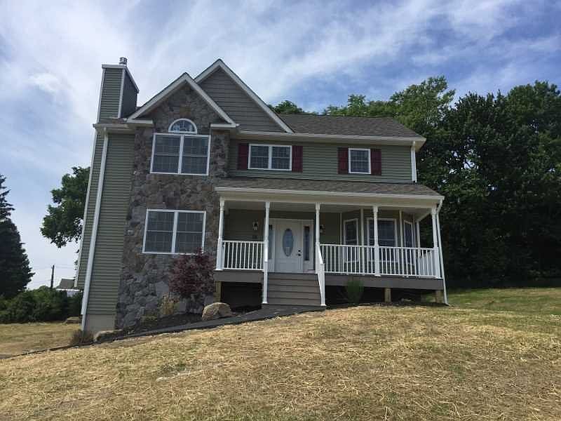 1st image of 6 Rebecca Dr