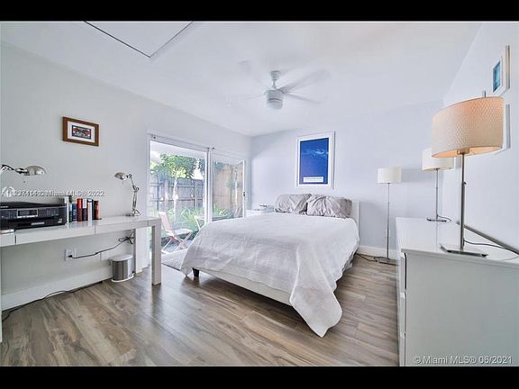 2nd image of 3076 Gifford Ln #3076