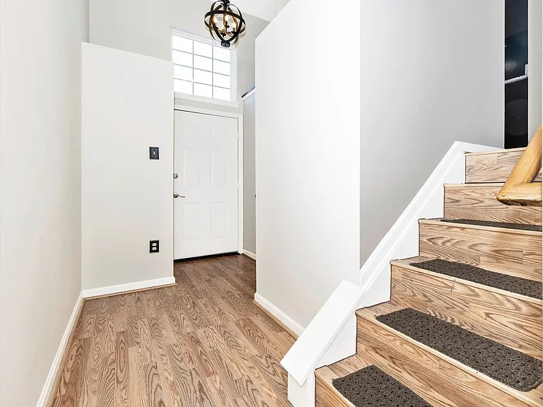 5621 Queen Anne Ct — Photo 2