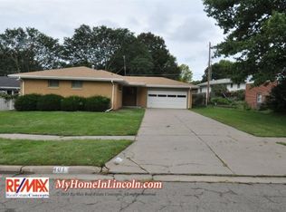 4011 Loveland Dr, Lincoln, NE 68506