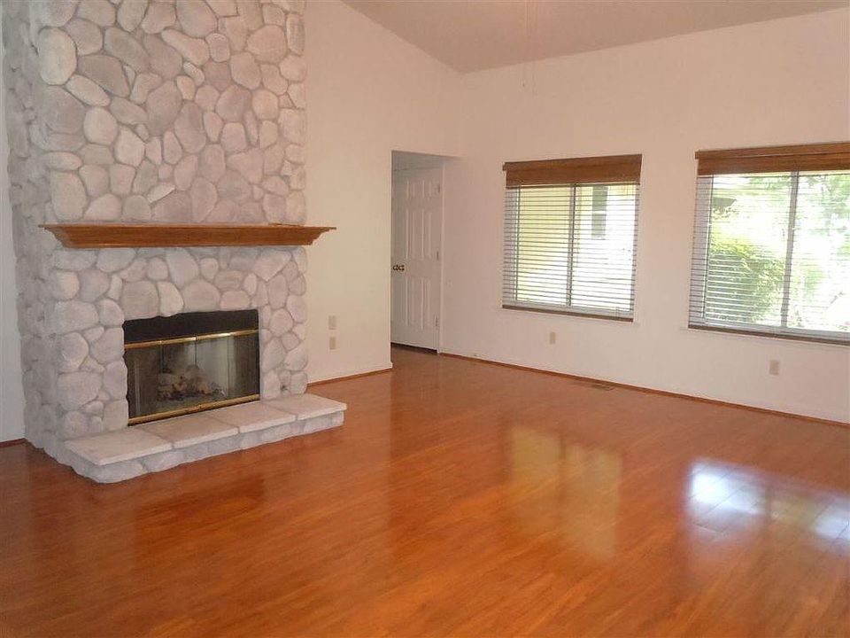 1st image of 1037 Wisteria Dr