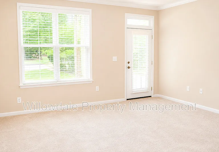 204 Savannah Ridge Rd — Photo 5