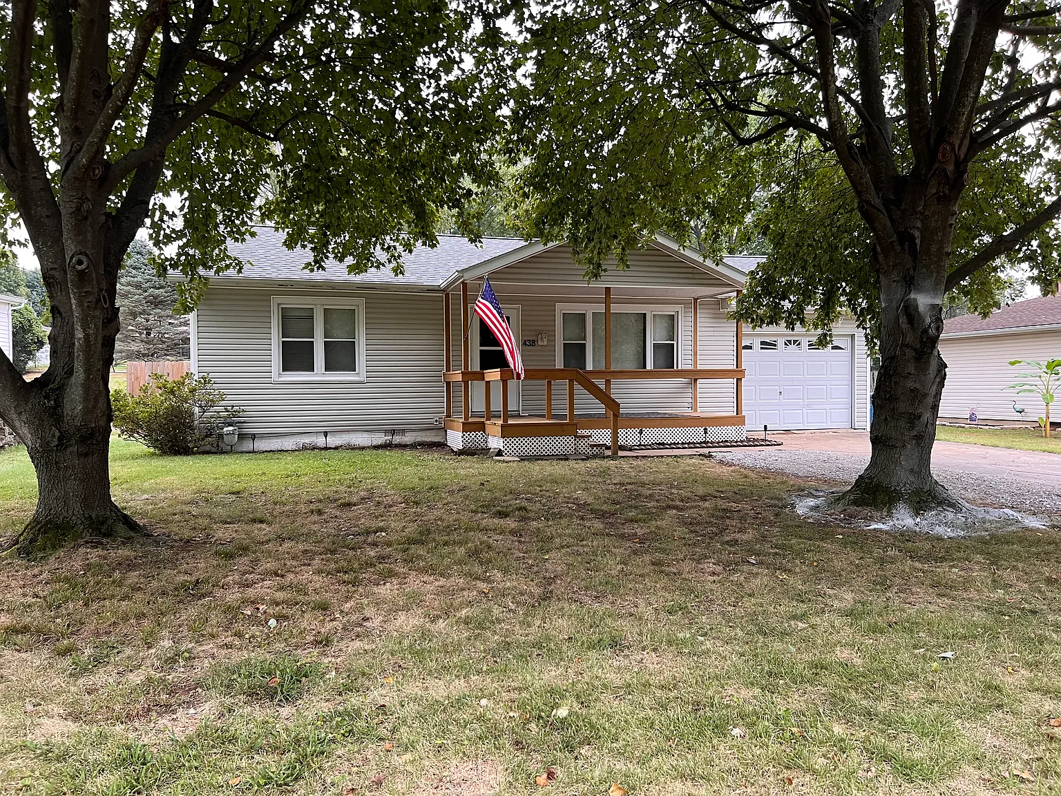 2 bed, 816 sqft, $1,360 — Photo 1