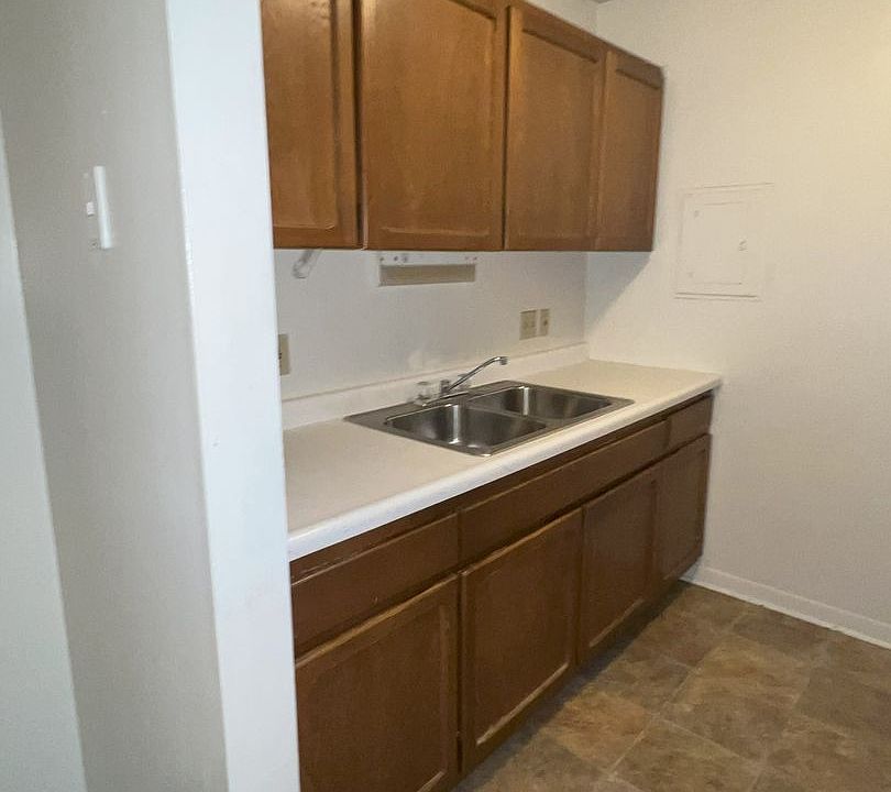 1st image of 3121 University Dr #H