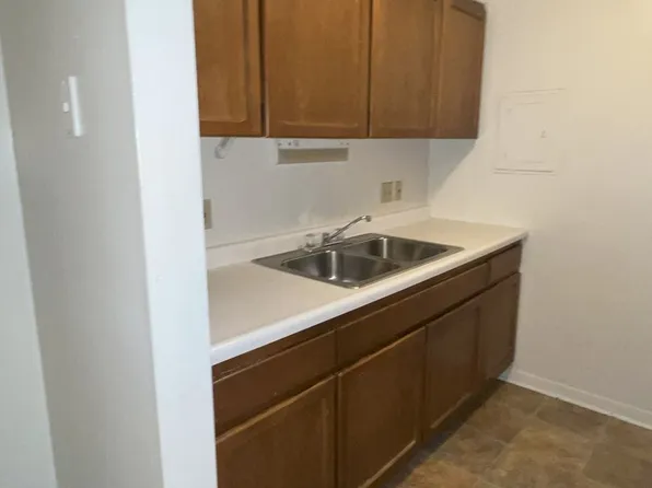 3209 University Dr #J, Cedar Falls, IA 50613